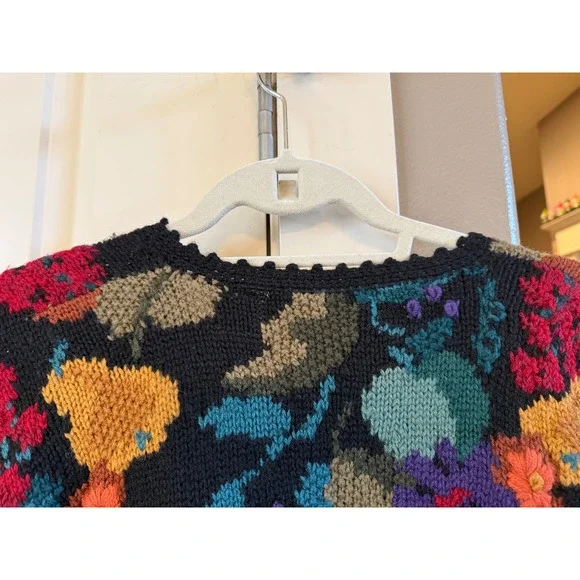 Vtg Signature by Northern Isles M Handknit 100% Wool Colorful Cardigan Sweater - Picture 7 of 11